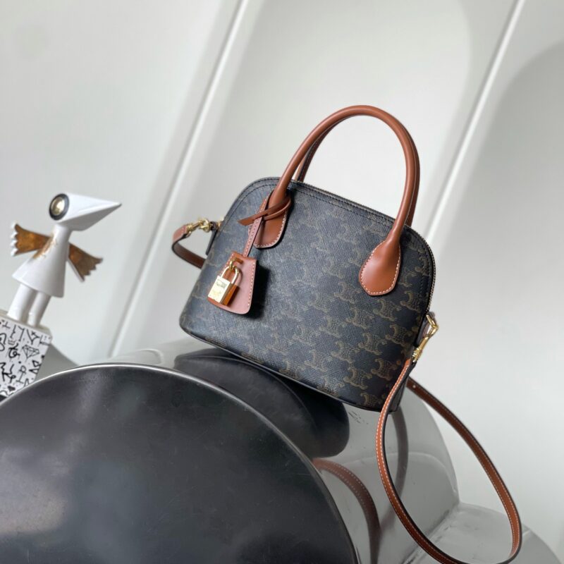 CELINE 新品贝壳包HONORINE 型号:120682