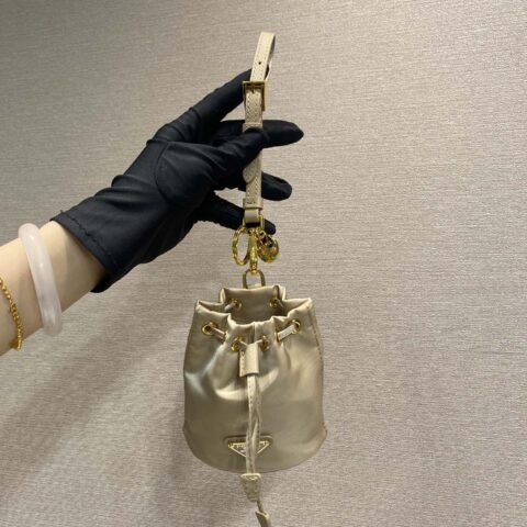 PRADA mini水桶包🎉1TT202新品