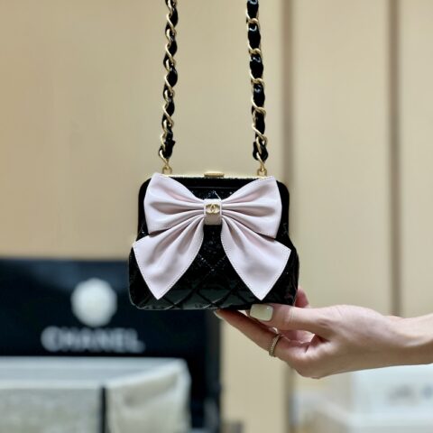 CHANEL 24A 蝴蝶结夹子包 AP4028