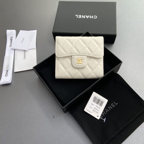 CHANEL 特製白色球紋粒面壓印皮革 编号:82288