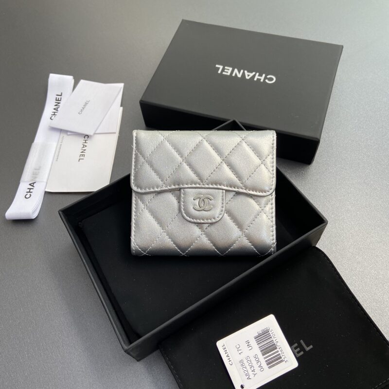 CHANEL 特製銀色羊皮革 编号:82288