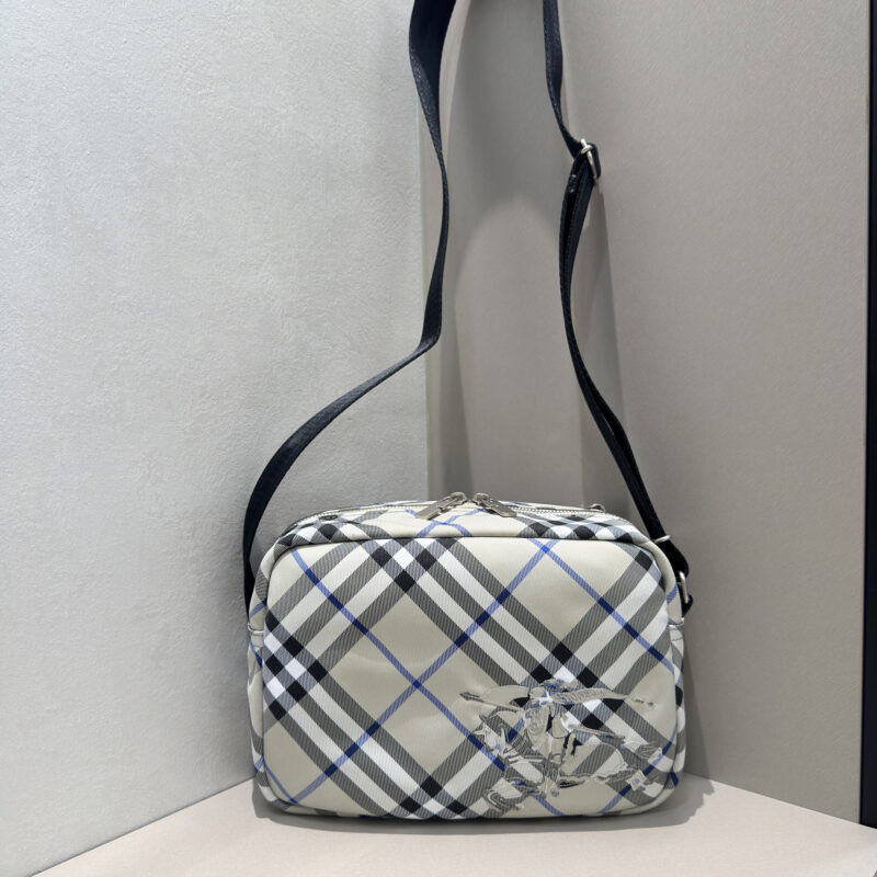 Burberry B家最新斜背包 型号3201 青苔色