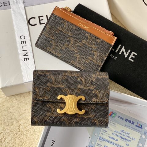 CELINE 新款亮泽牛皮革短款零钱包 款号：10I653克色