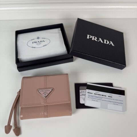 PRADA P家➡️女士油腊皮短夹 原单品质 型号1MH043