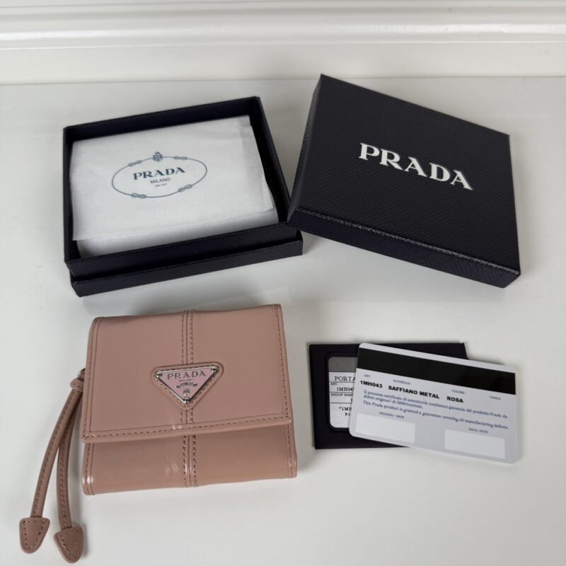 PRADA P家➡️女士油腊皮短夹 原单品质 型号1MH043