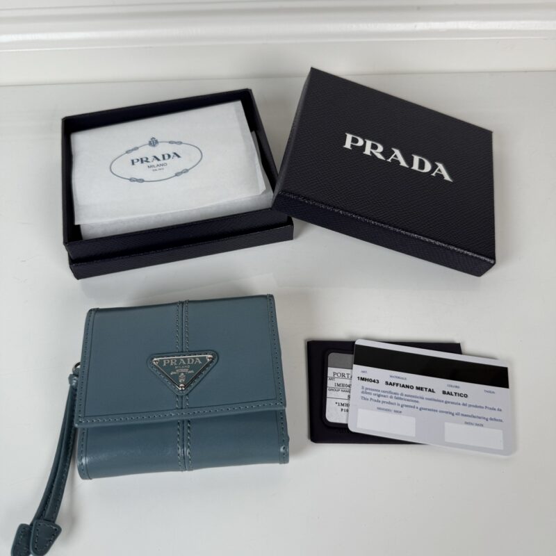 PRADA P家➡️女士油腊皮短夹 原单品质 型号1MH043