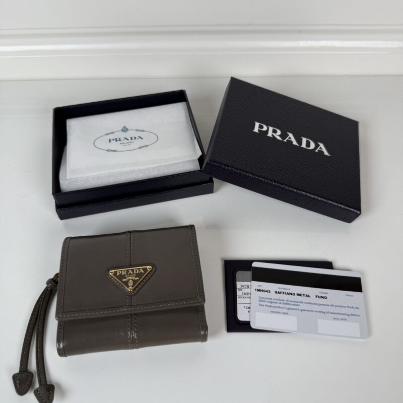 PRADA P家➡️女士油腊皮短夹 原单品质 型号1MH043
