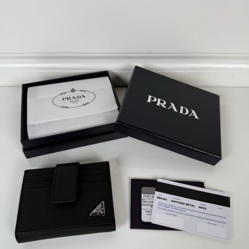 PRADA P家→男士对折式卡片夹 型号 2MC063