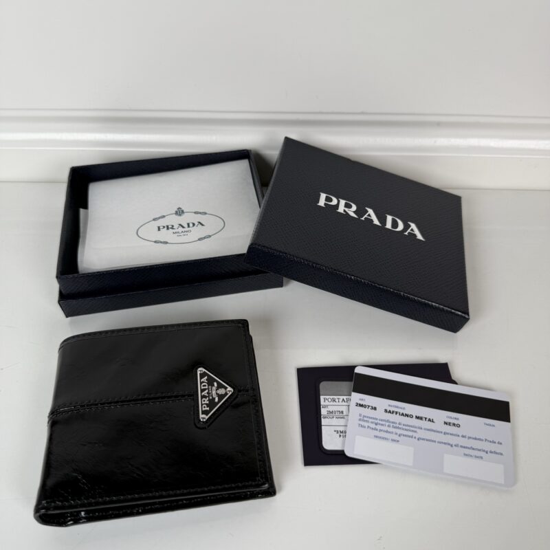 PRADA P家➡️男士十字纹短夹，黑色，型号2M0738