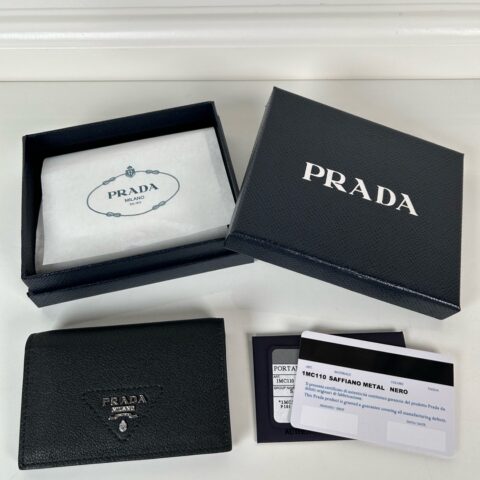 PRADA P家➡️经典卡片夹，型号1MC110，细鹿皮制作