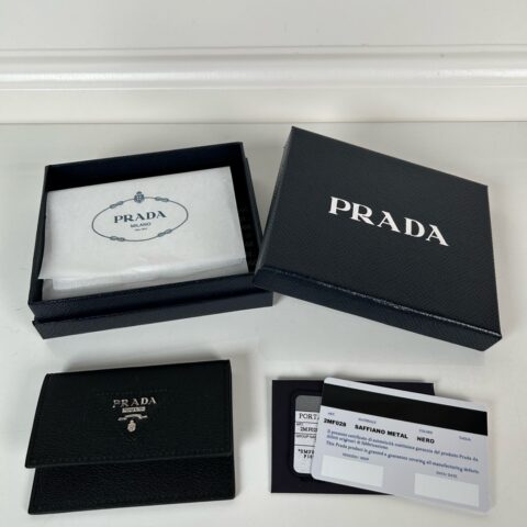 PRADA P家➡️ 男女通用小卡包，黑色，型号:1MF028