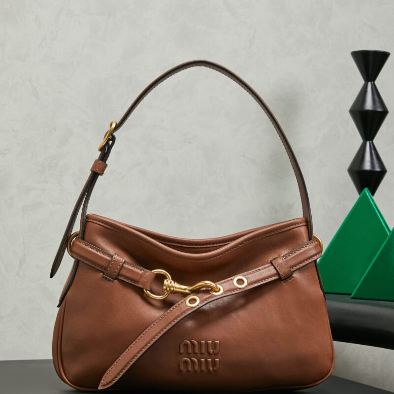 MIUMIU 新品爆款腋下中古包 型号: 5BC214棕色