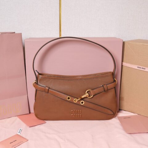 MIUMIU 新品爆款腋下中古包 5BC182 棕色