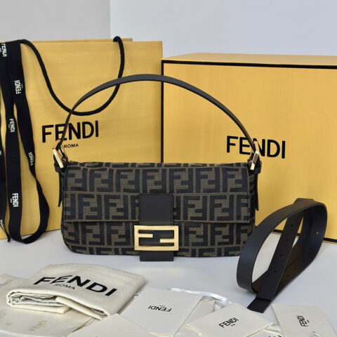 FENDI 新款Baguette 款号：8709A啡