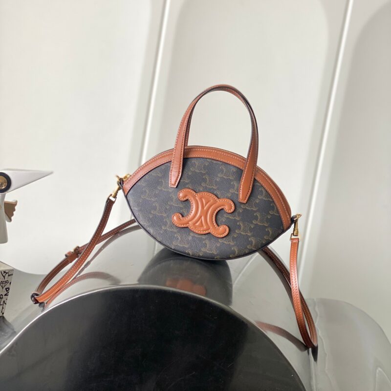 CELINE 全新包型OVAL BAG👜款号：122262