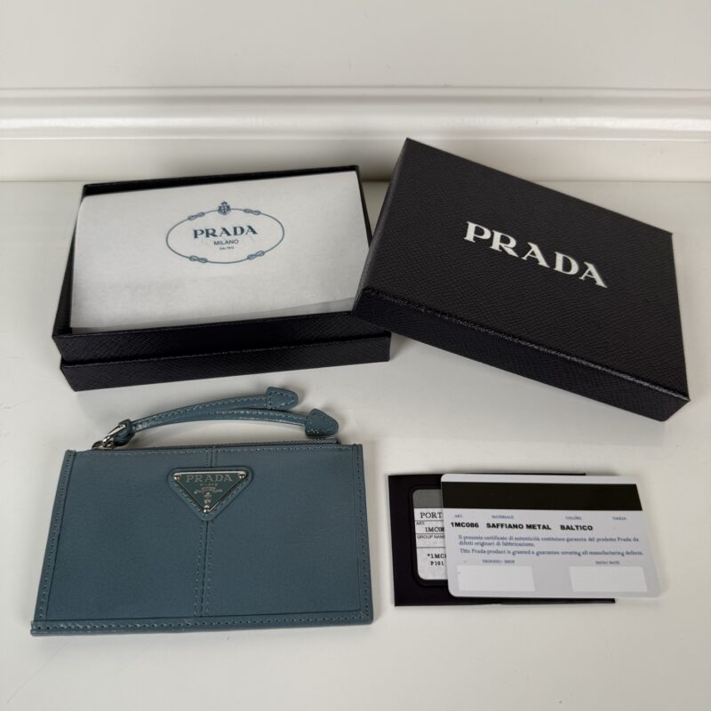 PRADA P家➡️油腊皮卡包，型号：1MC086，男女通用款