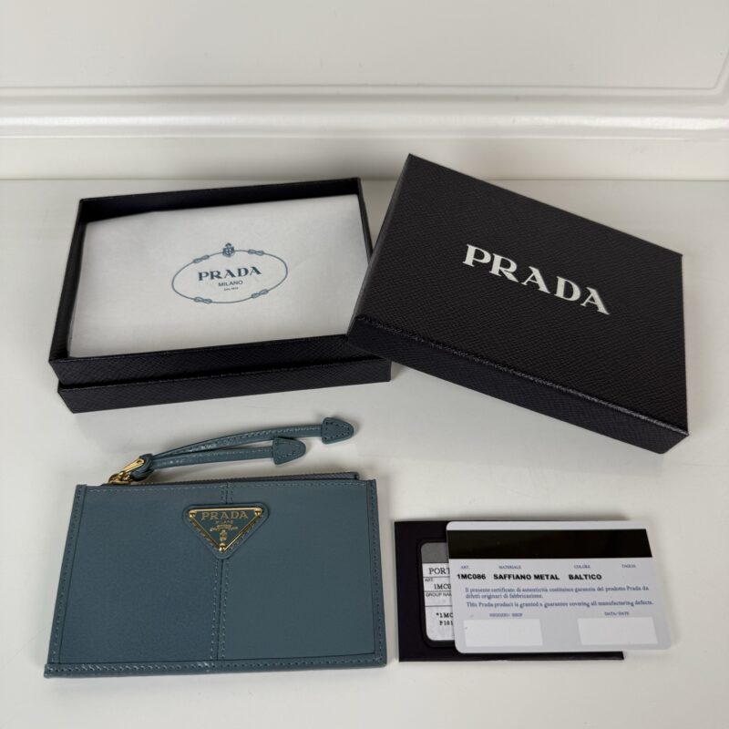 PRADA P家➡️油腊皮卡包，型号：1MC086，男女通用款