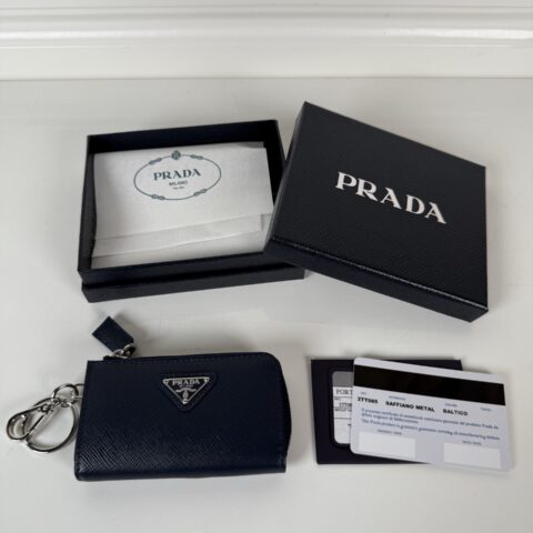 PRADA P家➡️十字纹钥匙包(🚗车钥匙包)，深蓝色，型号1TT085
