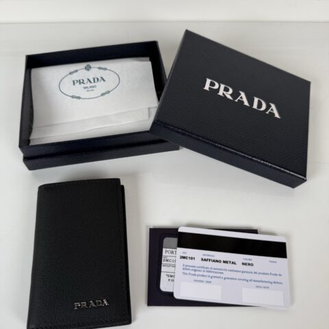 PRADA P家➡️升级版鹿皮卡夹，男女通用，黑色，型号2MC101