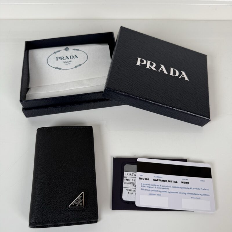 PRADA P家➡️升级版鹿皮卡夹，男女通用，黑色，型号2MC101