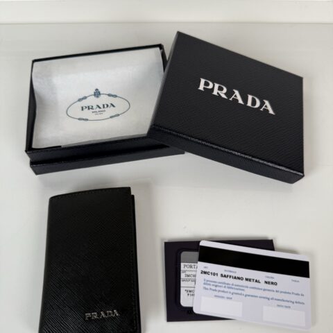 PRADA P家➡️十字纹男士卡夹，黑色，型号2MC101