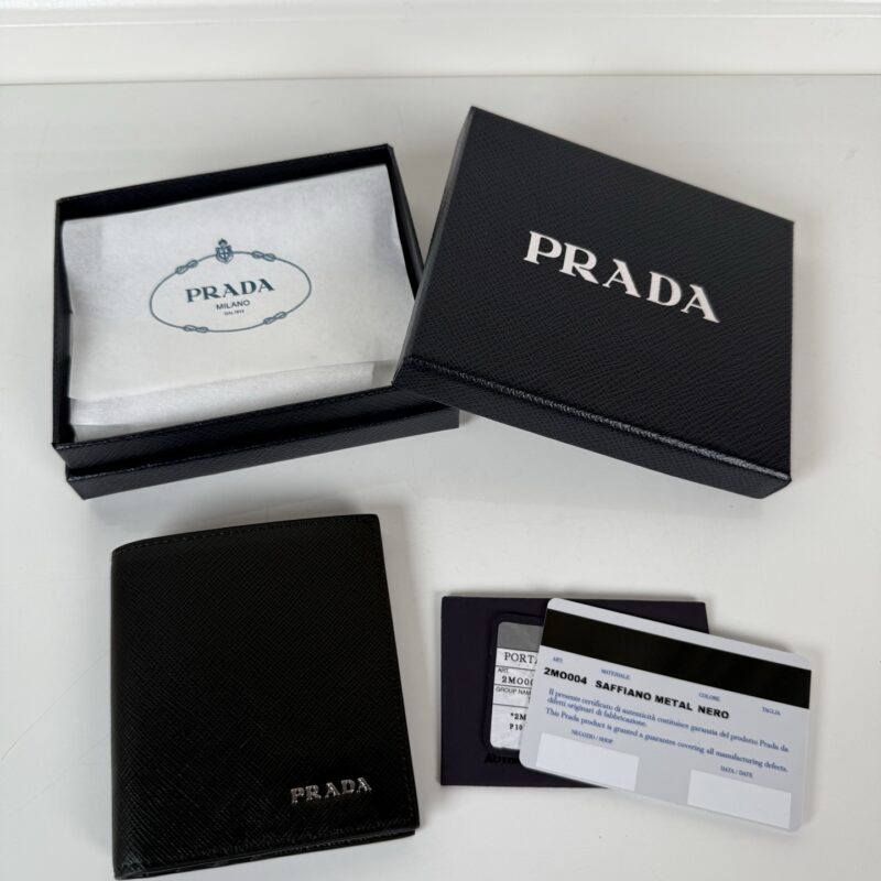 PRADA 家➡️男女通用短款钱包，（黑色）型号2MO004