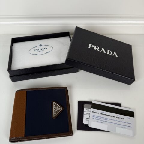 PRADA P家➡️男士短款钱包，型号2M0513