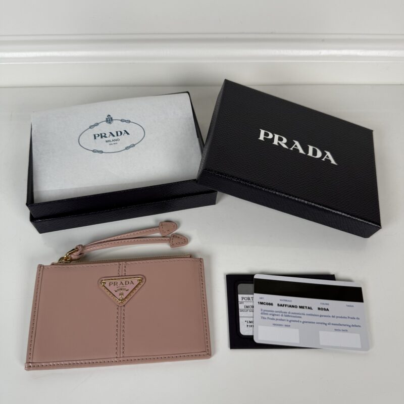 PRADA P家➡️油腊皮卡包，型号：1MC086，男女通用款