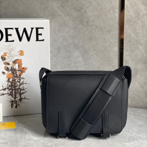 LOEWE military messenger最新版信使包 0339