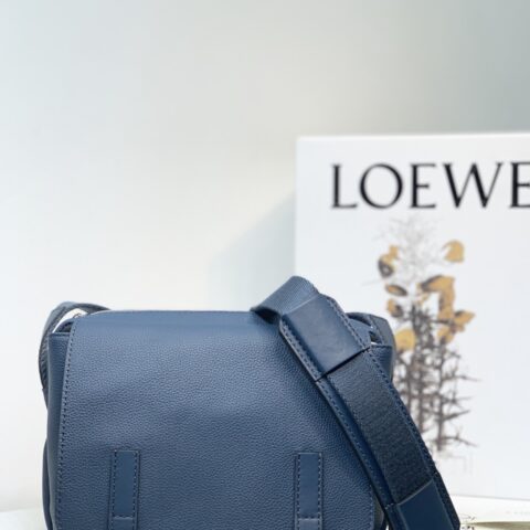 LOEWE military messenger最新版信使包 0339