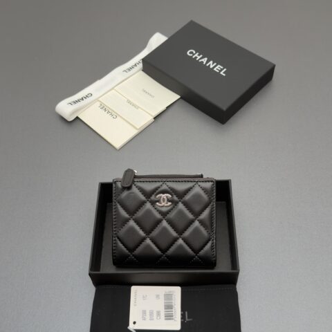 CHANEL 新款系列短款钱包系列 货号:AP3388黑色羊皮银色五金