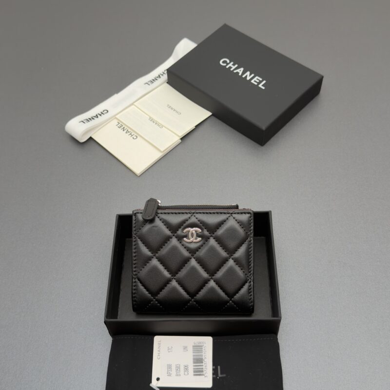 CHANEL 新款系列短款钱包系列 货号:AP3388黑色羊皮银色五金
