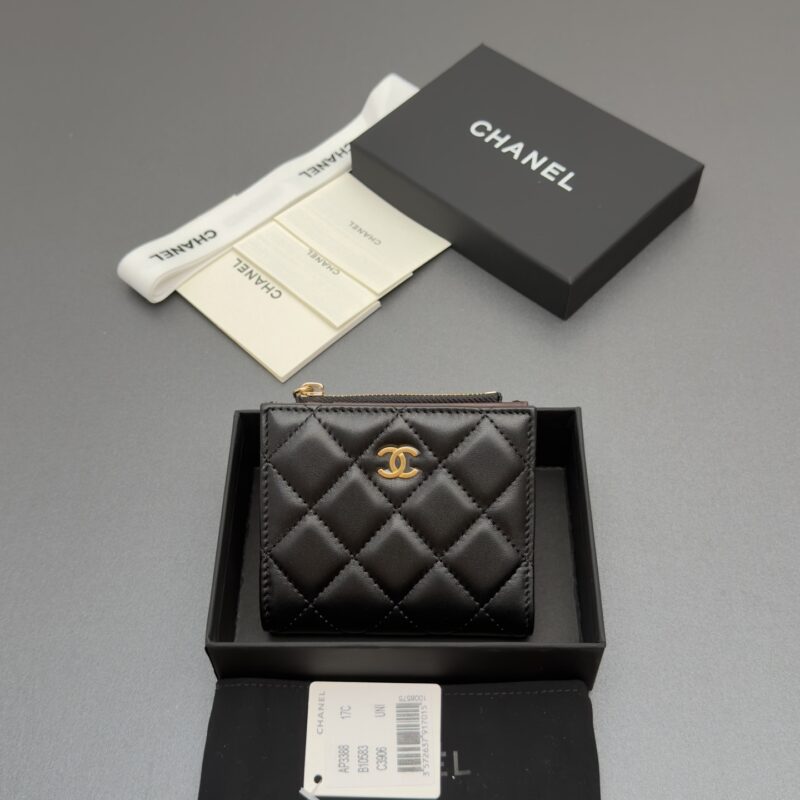 CHANEL 新款系列短款钱包系列 货号:AP3388黑色羊皮金色五金
