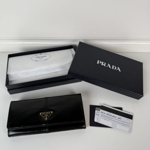 PRADA P家➡️女士翻盖皮夹 型号1MH132 黑色