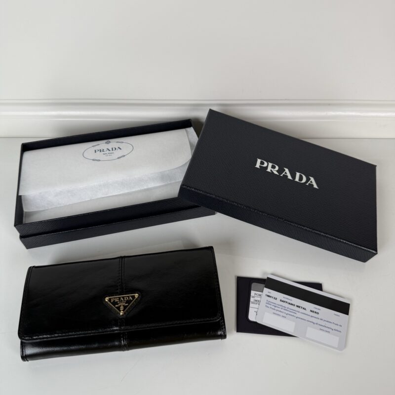 PRADA P家➡️女士翻盖皮夹 型号1MH132 黑色