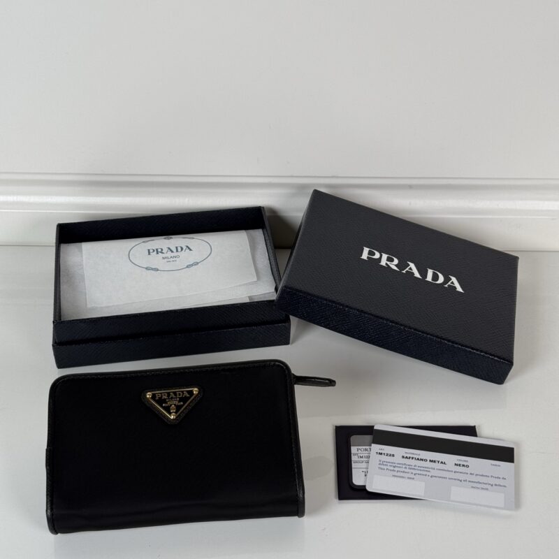 PRADA P家➡️女士十字纹+尼龙面料制成短夹 型号1M1225