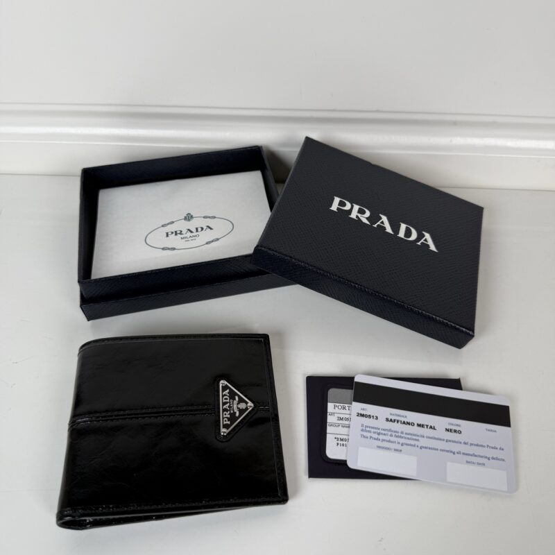PRADA P家➡️男士短款钱包，（黑色油腊皮）型号2M0513
