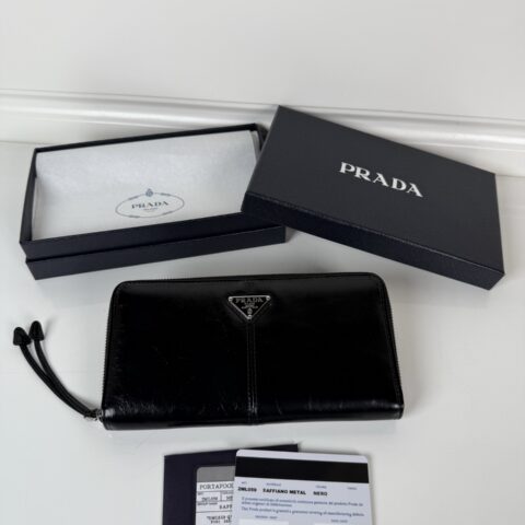 PRADA P家➡️男士拉链包黑色油腊皮 型号2ML059