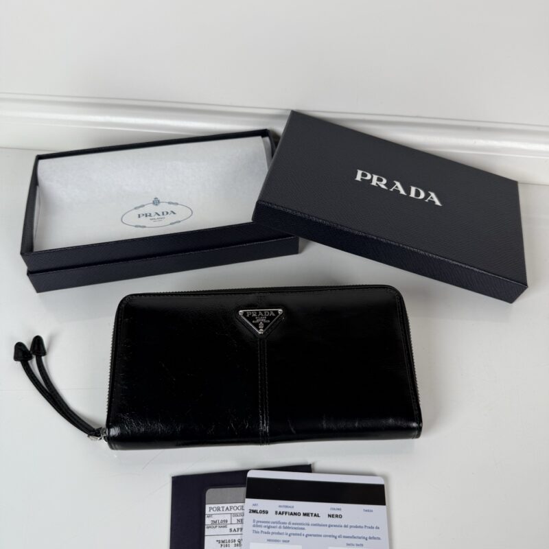 PRADA P家➡️男士拉链包黑色油腊皮 型号2ML059