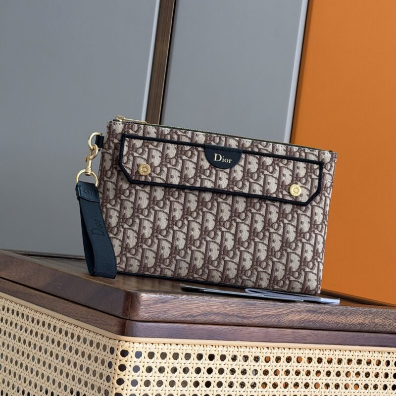 dior迪奥 A5 三角形手拿包型号:93982 棕色布