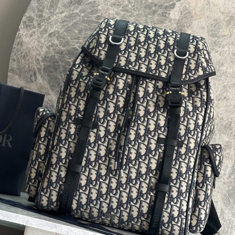 dior迪奥Dior Hit The Road 翻盖双肩背包型号:FK-1ESBA205YKY