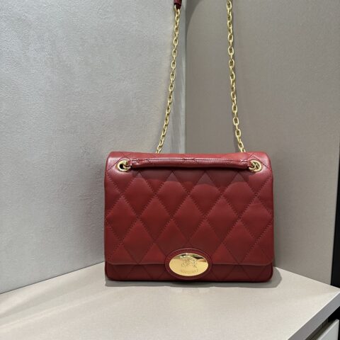 Burberry绗缝小牛皮面料红色 型号2471