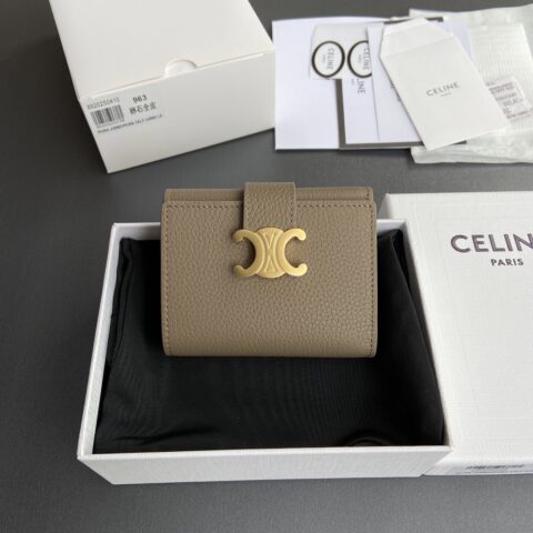 Celine VICTOIRE柔軟牛皮革钱包 编号:10M963GHH.38NO962963 卵石全皮
