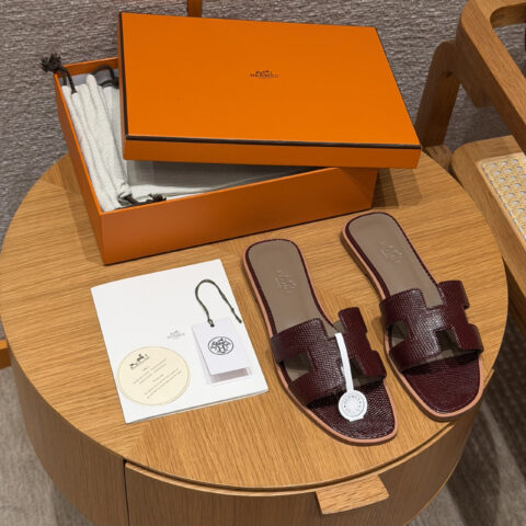 HERMES ：181 Oran 蜥蜴皮凉拖 马鞍红/OG/Rouge Sellier