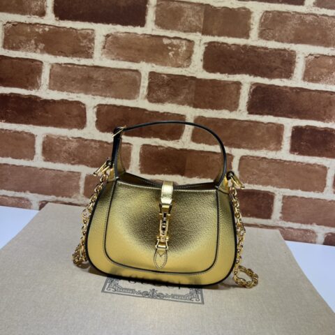 Gucci 款号675799 金色猪纹皮