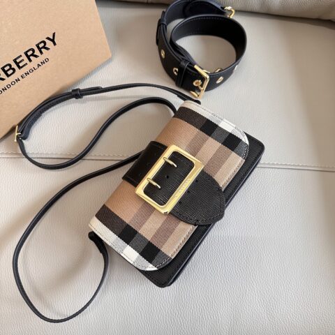 Burberry The Buckle 搭扣包黑色小号 型号4601