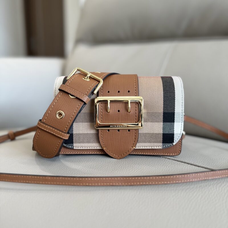 Burberry The Buckle 搭扣包小号卡其 型号4601