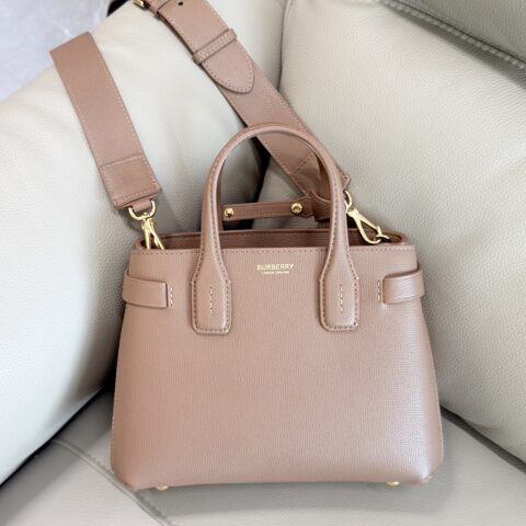 Burberry 托特包款班纳手袋 型号5571
