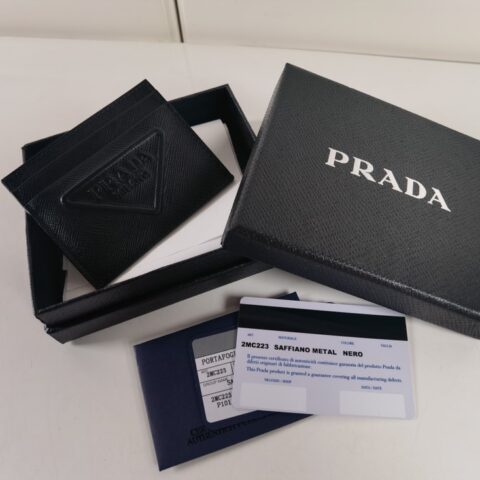Prada 男女通用十字纹小卡包（黑色大压唛）型号2MC223