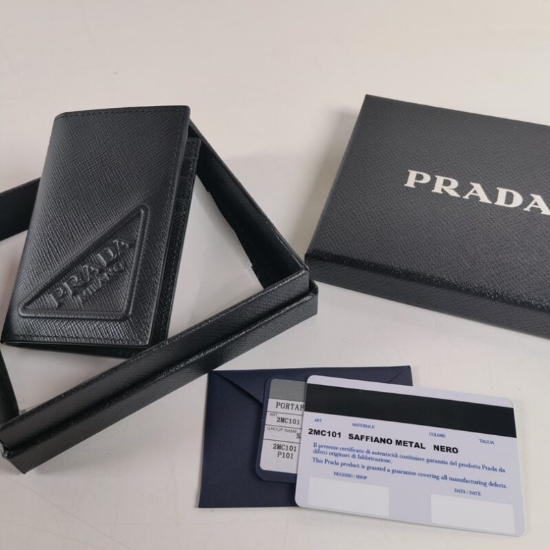 Prada十字纹男女通用卡夹，（黑色大压唛）型号2MC101